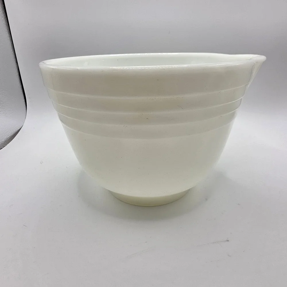 Vintage Pyrex Hamilton Beach Milk Glass Mixing Bowl White Ribbed Pour Spout USA